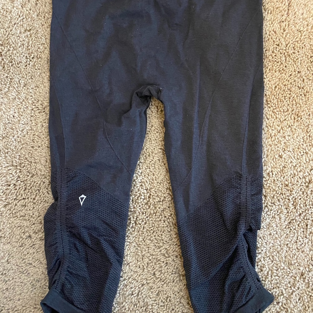 Ivivva Grey Capri Leggings